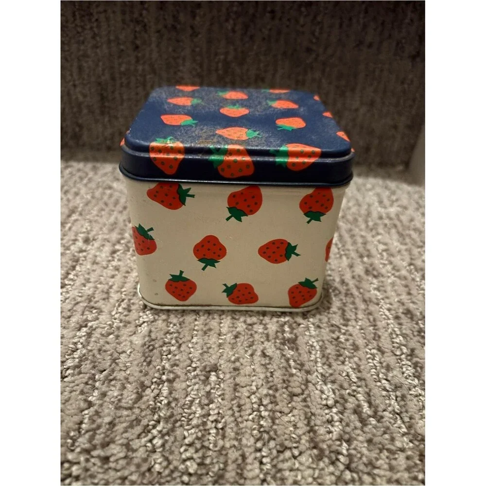 Potpourri Press vintage Tin with Coasters